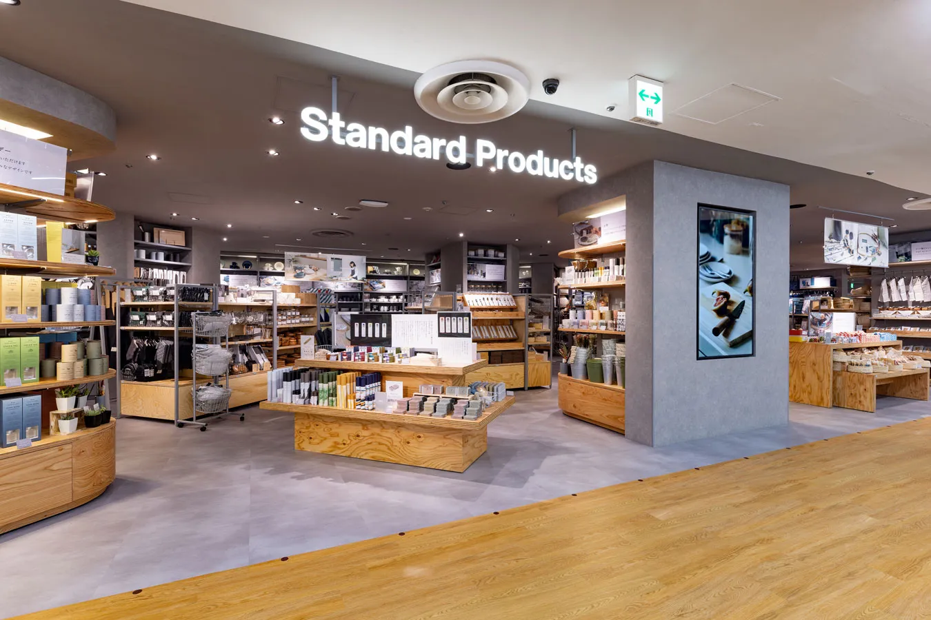 ▲国内生産者と生活者をつなぐサステナブルな品揃えの「Standard Products」