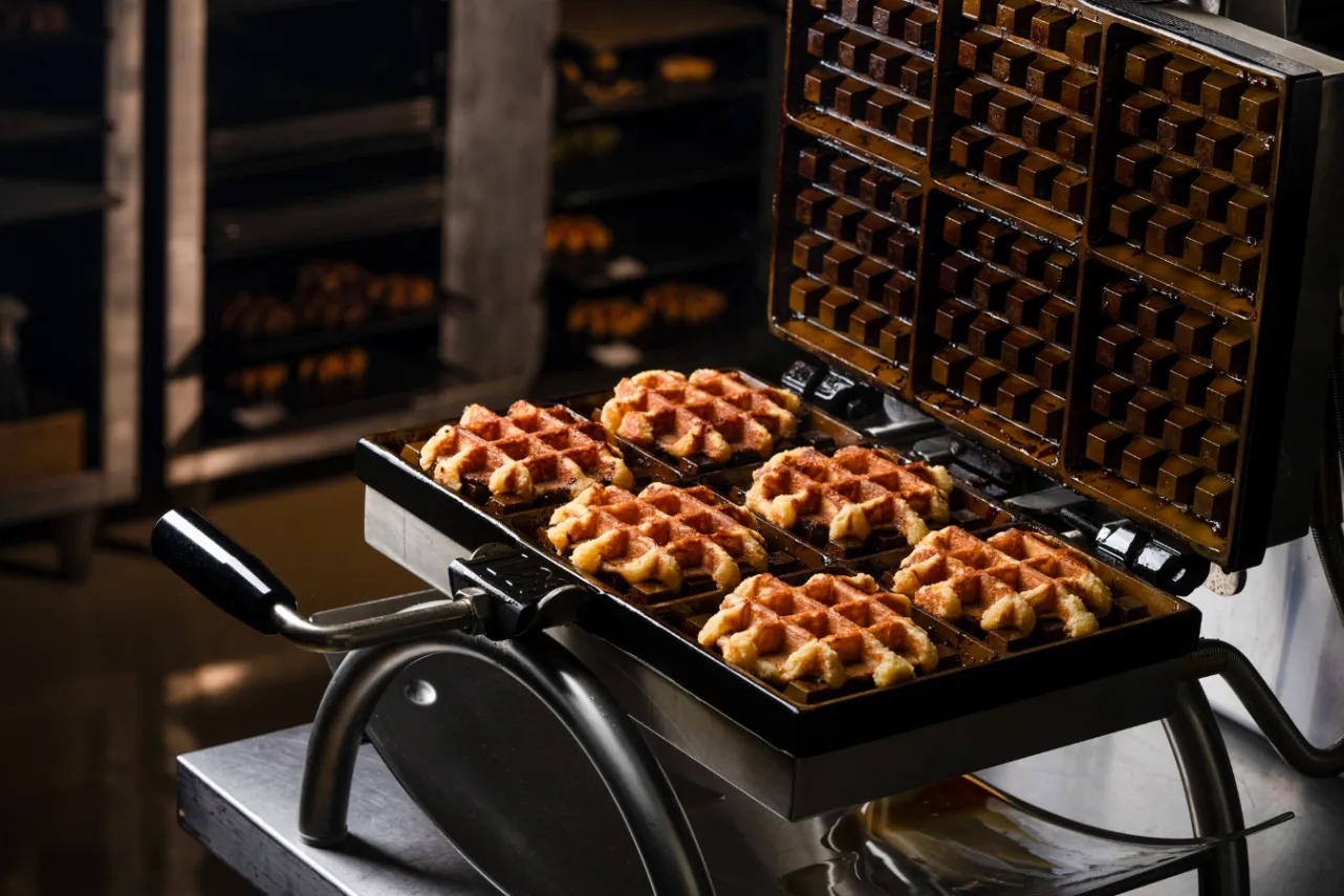 焼きたてリエージュワッフル”専門店「ベルバターワッフル」新橋に
