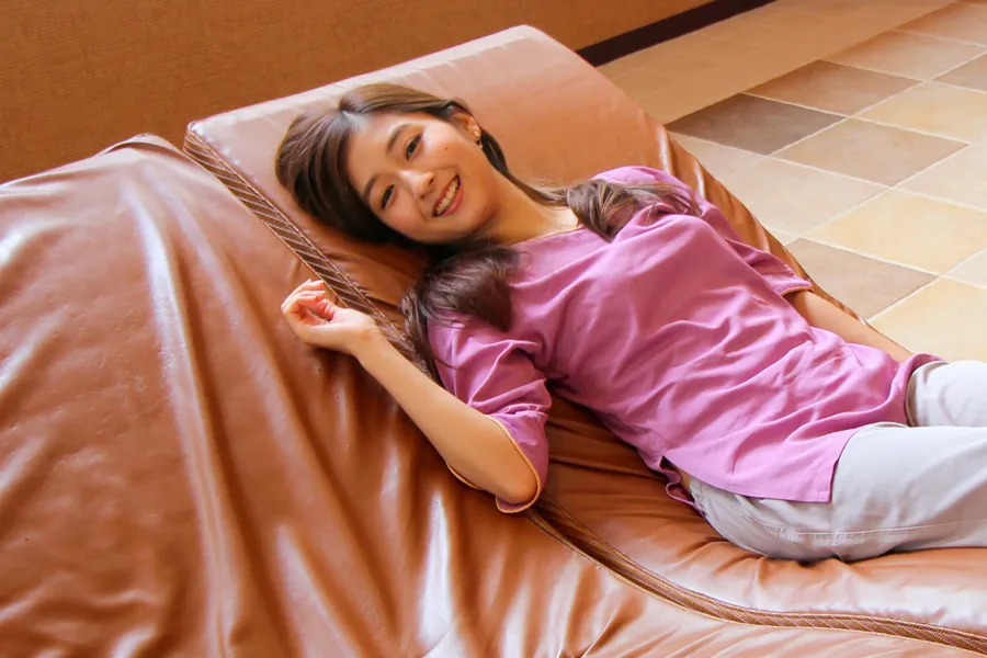 大人限定の温泉で朝まで彼と・・・まったりゴロゴロ岩盤浴＆マンガ読み放題のスパで楽園デート