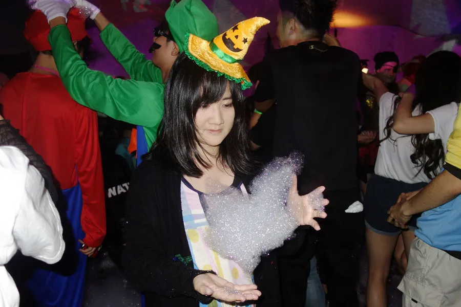 ハロウィンのどさくさに紛れて、クラブに一人で行ってみた