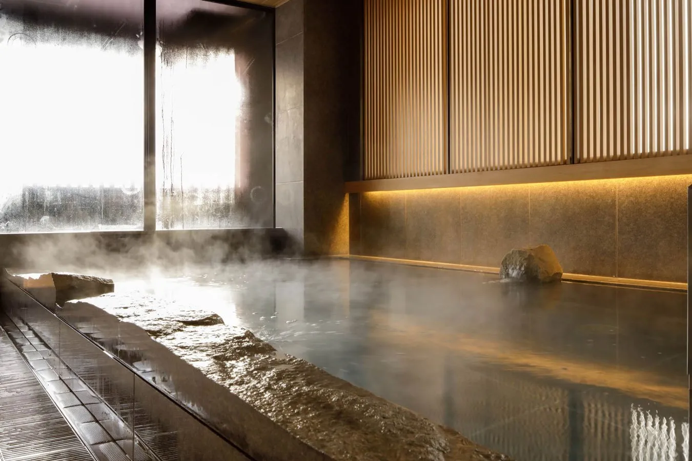 ▲炭酸泉　写真提供：かるまる 池袋（Photo by Nacasa & Partners）