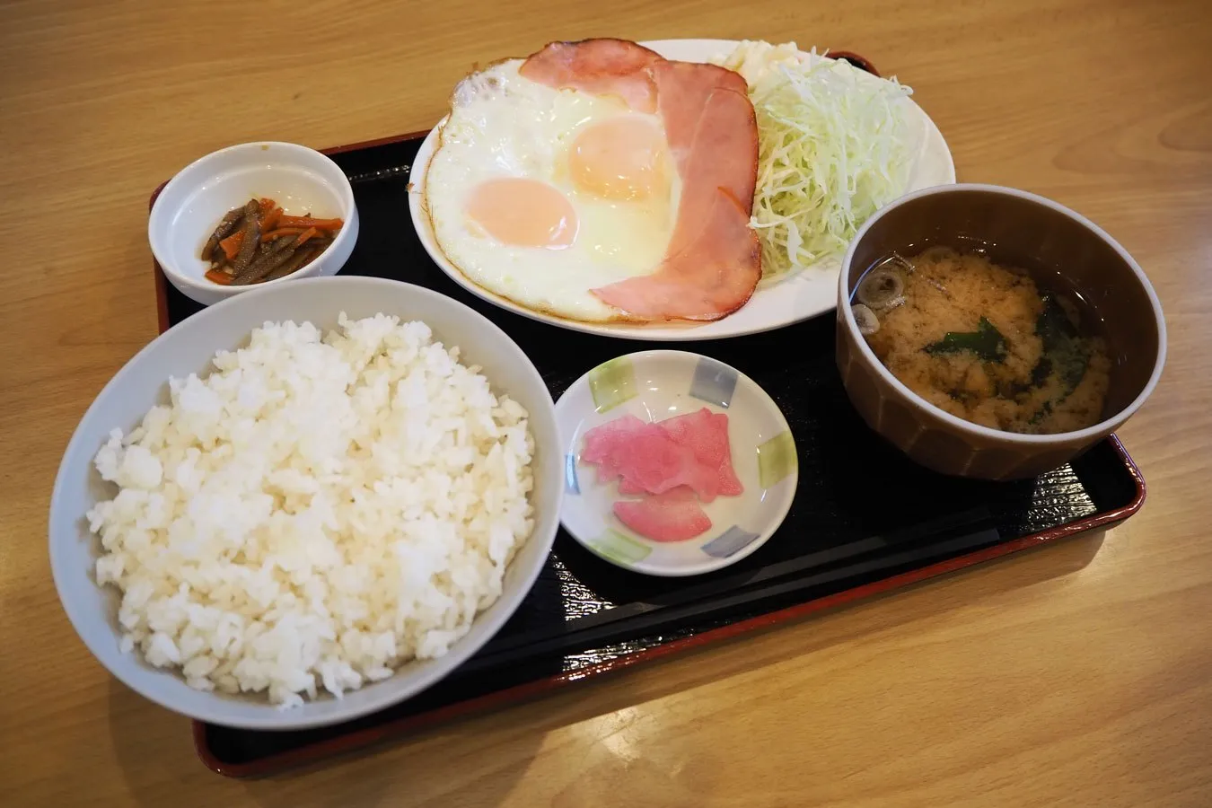 ▲「ハムエッグ定食」（720円、ハムエッグ単品450円）