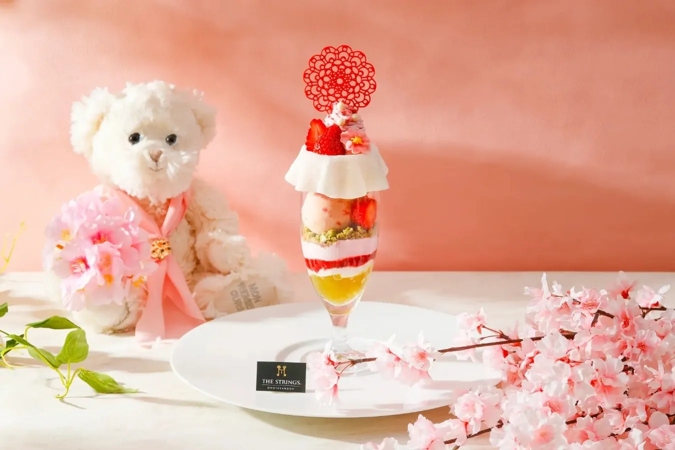 ▲「桜×いちごのフリフリパフェ」