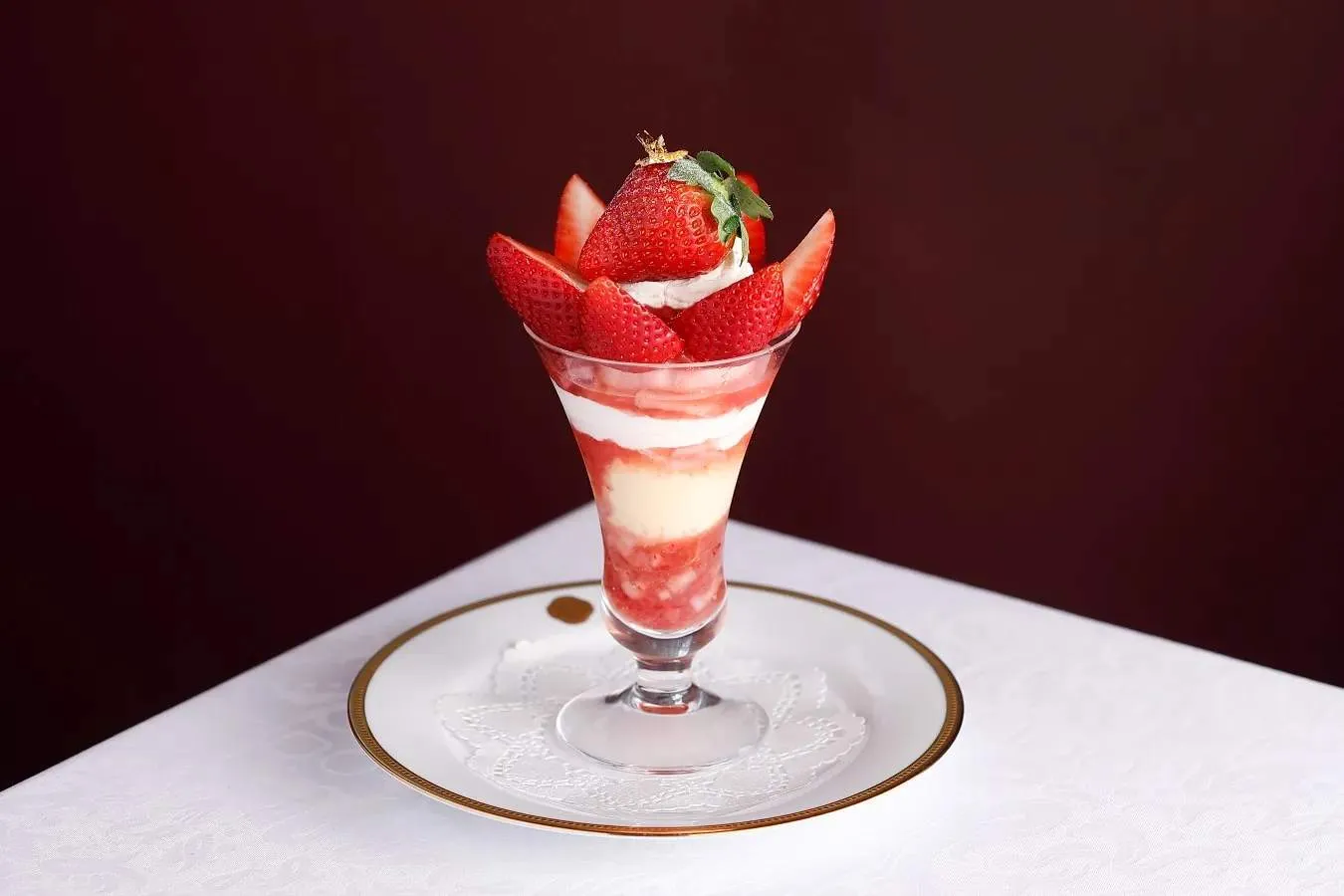 ▲「岐阜県 揖斐郡産 “美濃娘”のプレミアムストロベリーパフェ」