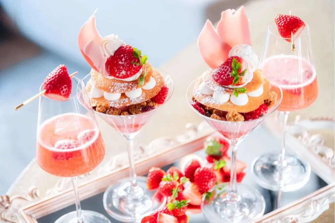 ▲「魅惑の苺パフェ（パフェプレートセット）」