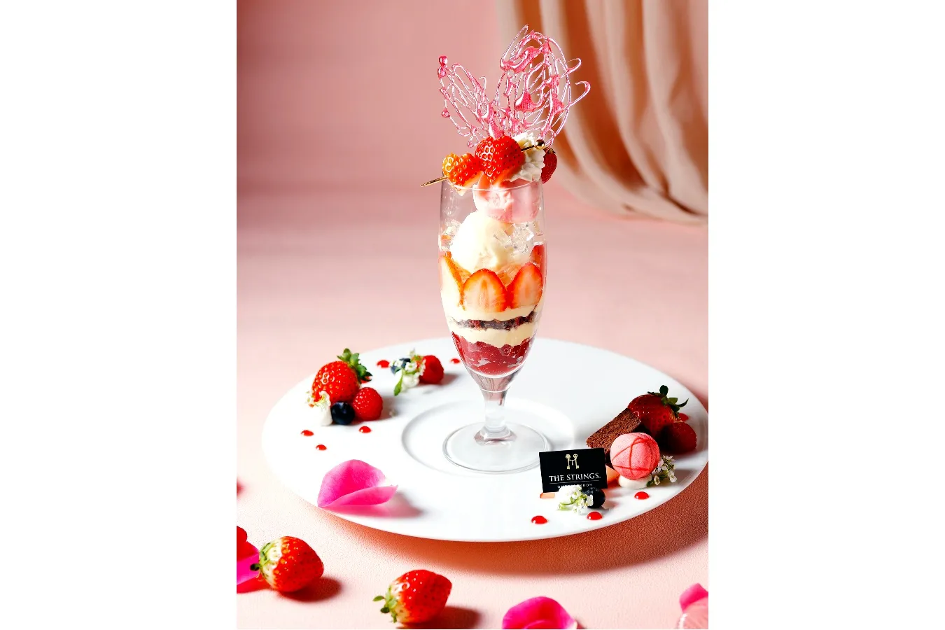ザ ストリングス 表参道】“いちごに恋する” がテーマのキュートな