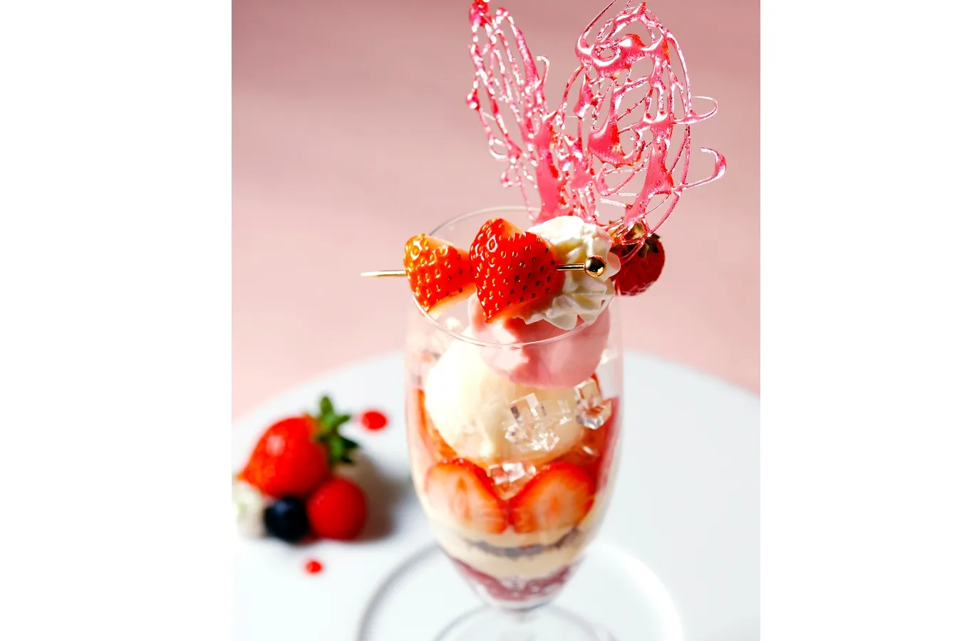 ザ ストリングス 表参道】“いちごに恋する” がテーマのキュートな