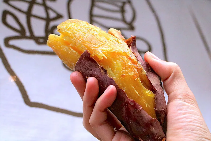 銀座でホクホク甘～い蜜たっぷりの「焼き芋」発見！壺でじっくり90分 
