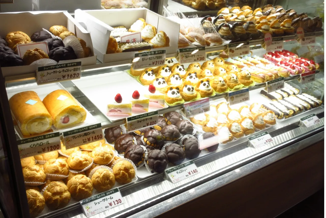 ▲直売店オリジナル商品　写真提供：ヨネザワ製菓株式会社