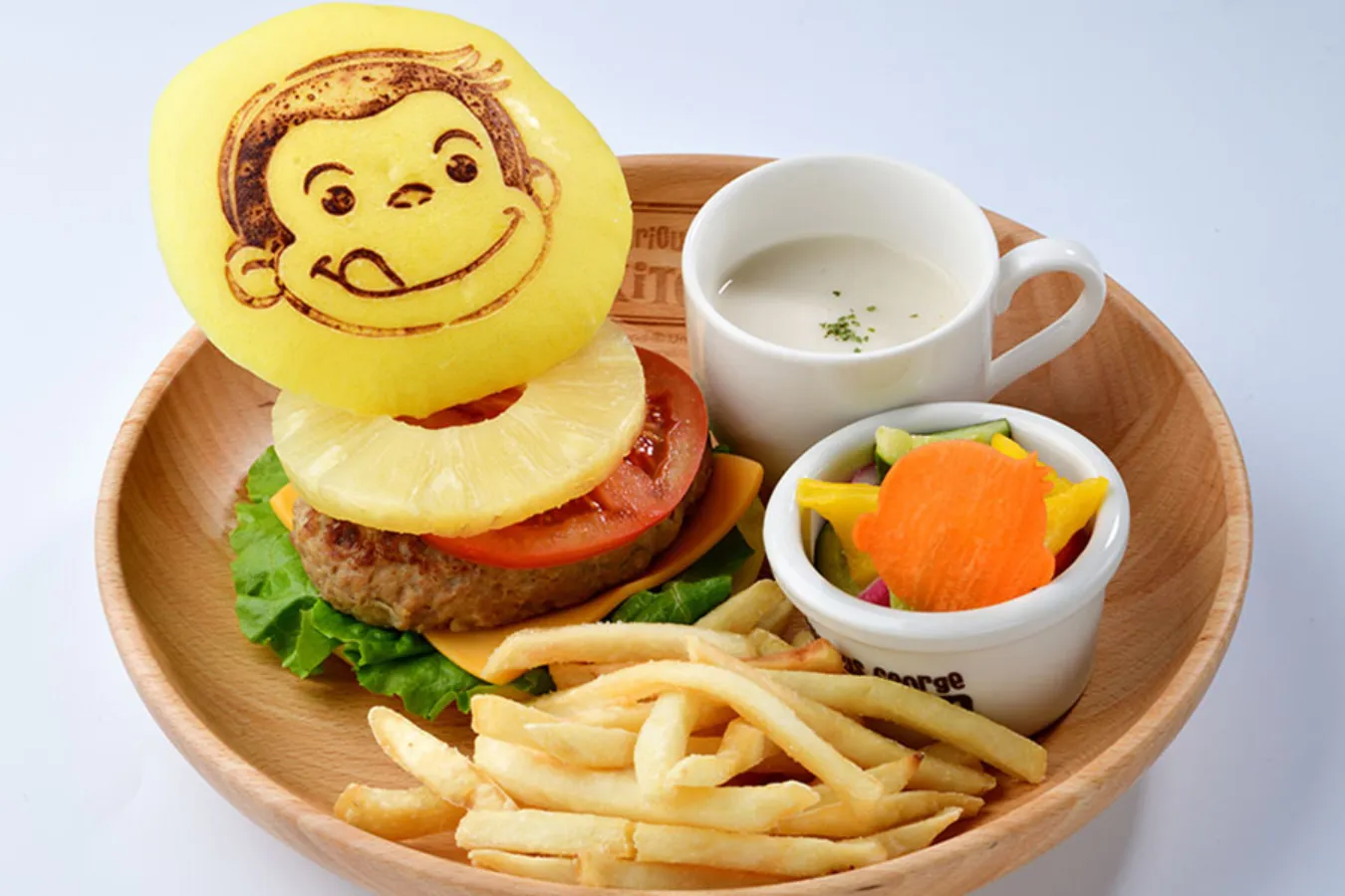 ▲「にっこりえがおの♪パイナップルバーガープレート」（1,580円） © & ® UCS LLC and HC LLC