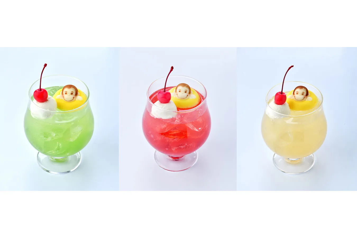 ▲「うきわでぷかぷか！カラフルクリームソーダ（メロン/ストロベリー/バナナ）」（イートイン各1,280円／テイクアウト各980円） © & ® UCS LLC and HC LLC