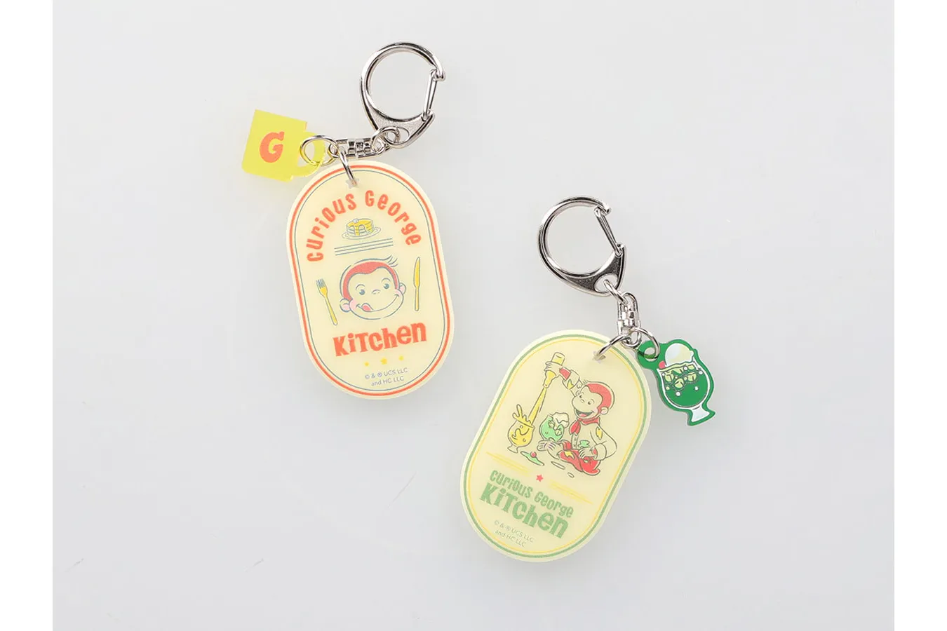 ▲「チャーム付タグキーホルダー クリームソーダ/ドーナツ」（各660円） © & ® UCS LLC and HC LLC