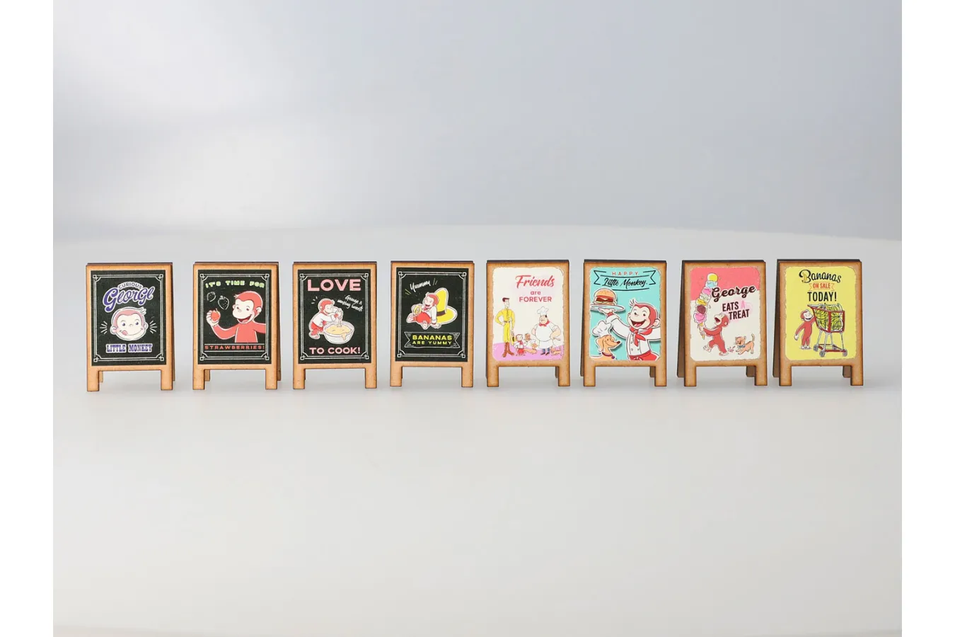 ▲「木の看板風クリップコレクション 全8種」（1個605円） © & ® UCS LLC and HC LLC