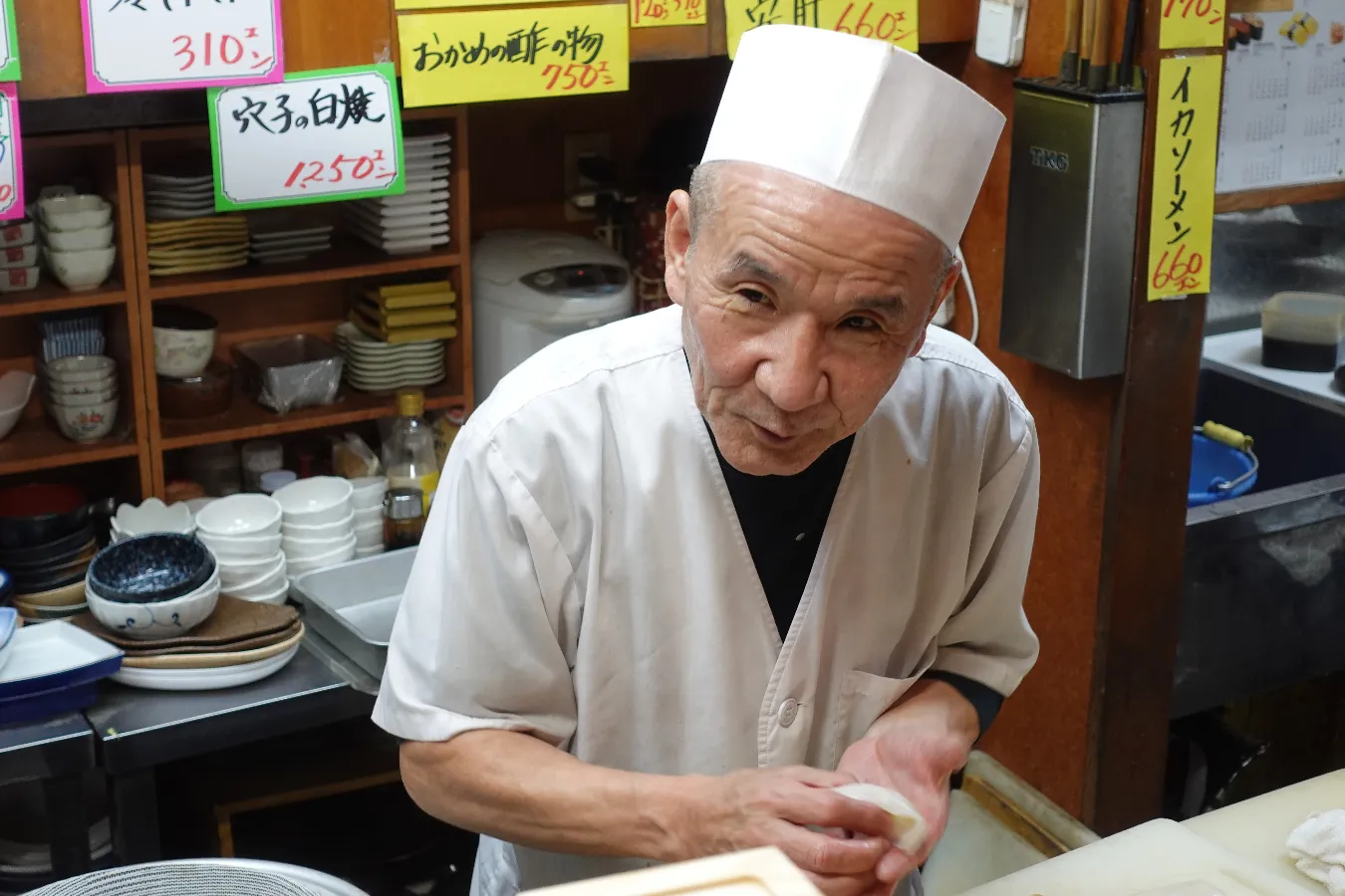 ▲大将の山本正房さん。町寿司らしい人情味のある接客をしてくれます