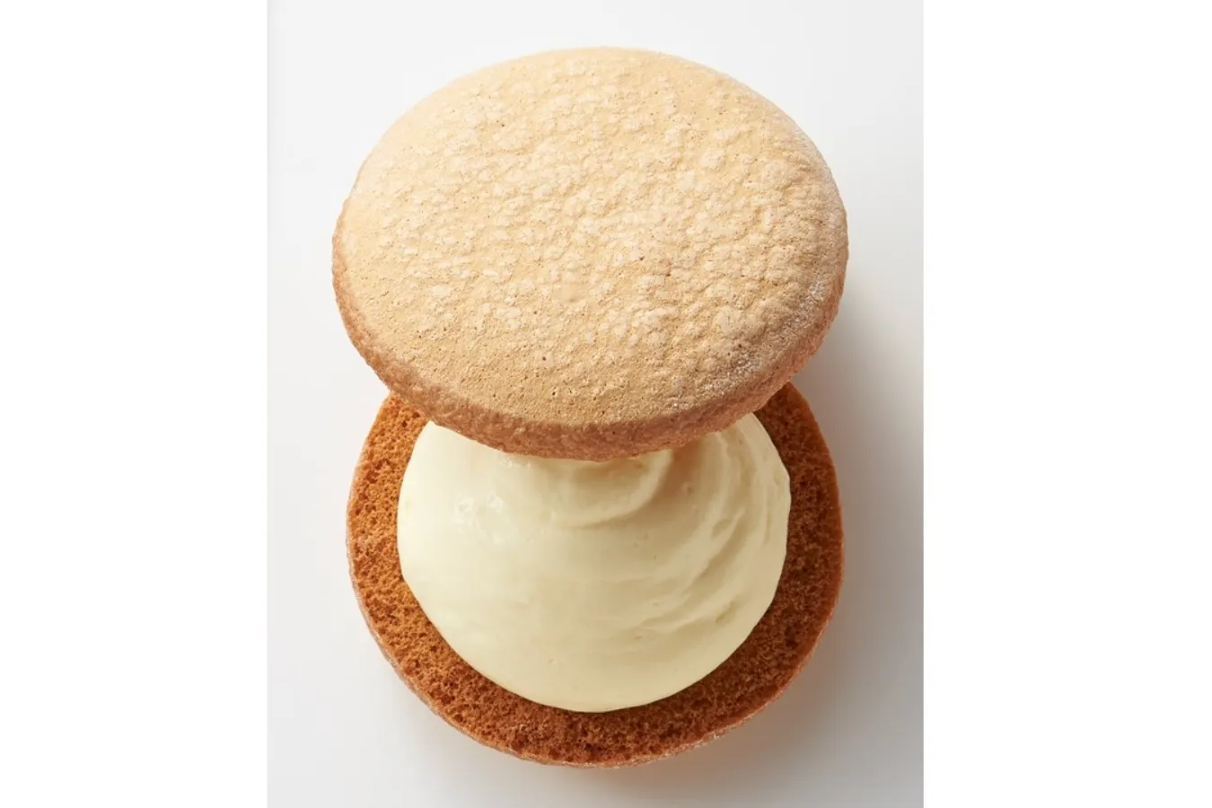 ▲「生ブッセ クリームチーズケーキ」