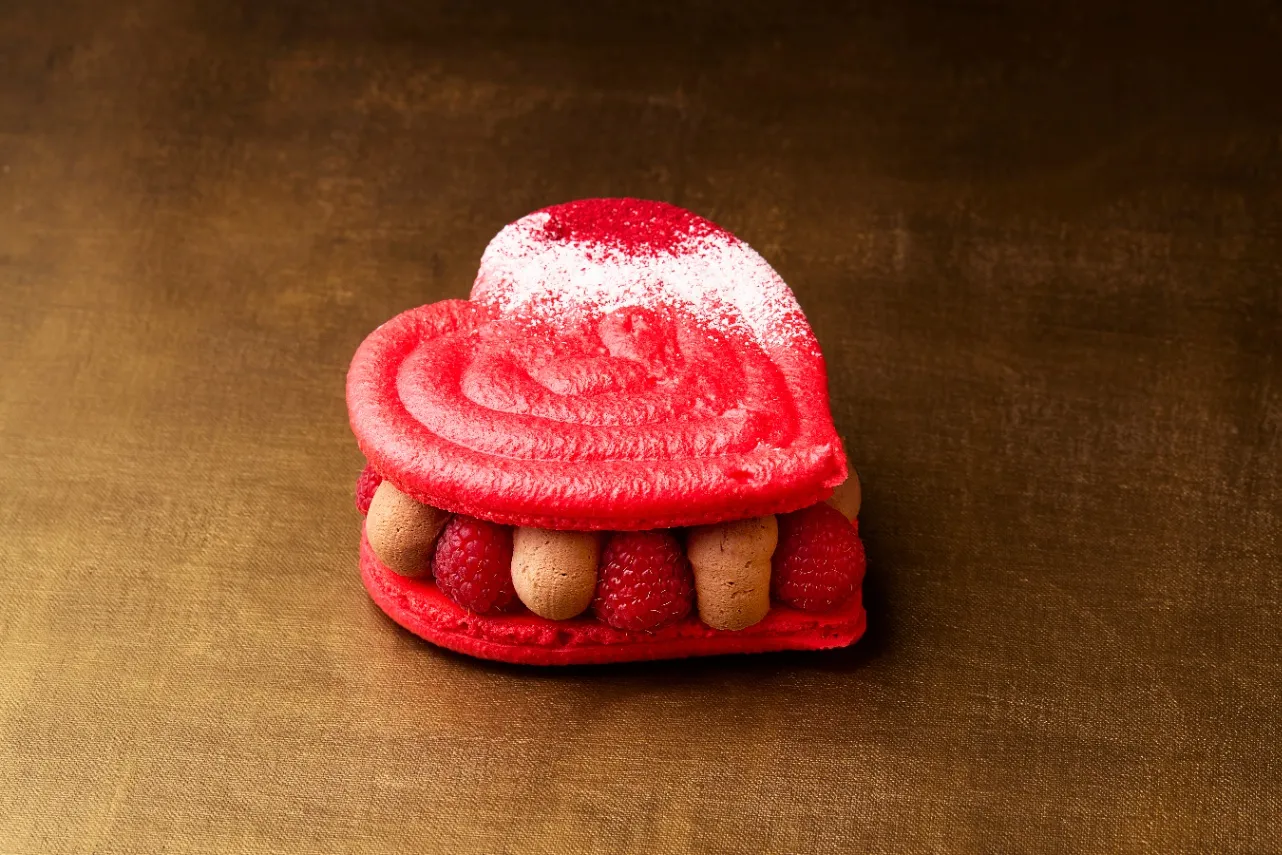 ▲「ハートマカロンケーキ」