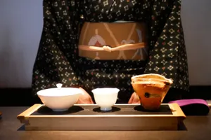 お茶の概念が覆る、唯一無二の和空間！大注目の盆栽カフェ南青山「松葉屋茶寮」