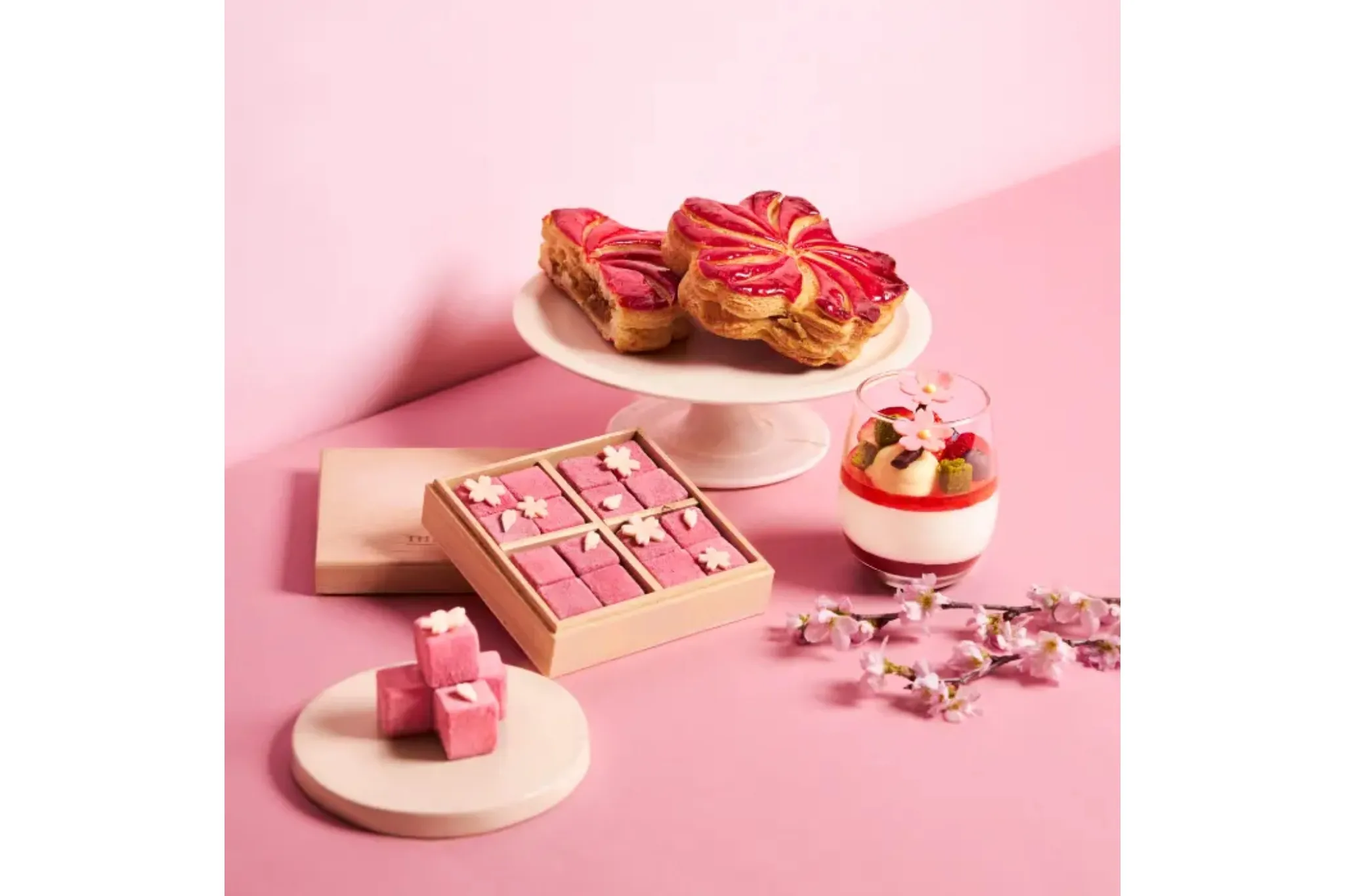 「ザ・ペニンシュラ ブティック＆カフェ」より桜モチーフの春限定コレクションが登場！