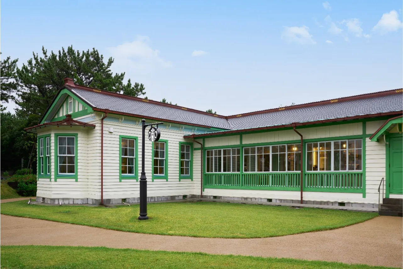 登録有形文化財を活用した「スターバックス コーヒー」が横浜・海の公園にオープン_3947139