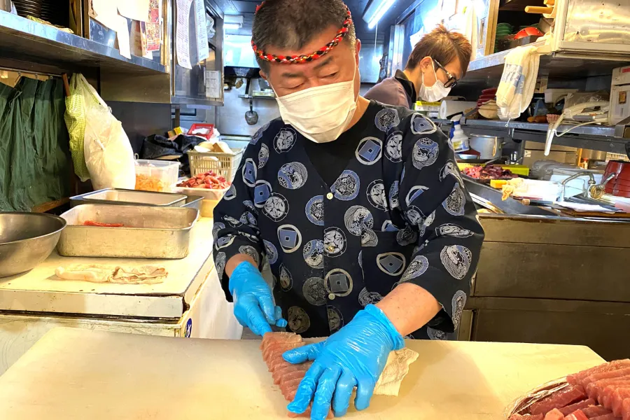 山盛りマグロがドーン！浅草橋「たいこ茶屋」のお刺身食べ放題ランチが、おさかなパラダイスだった_1643343