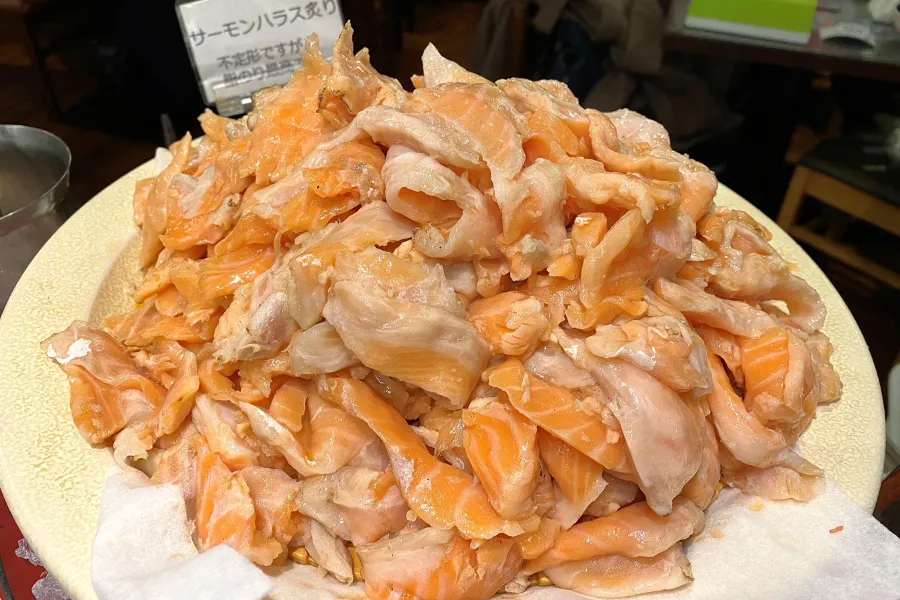 山盛りマグロがドーン！浅草橋「たいこ茶屋」のお刺身食べ放題ランチが、おさかなパラダイスだった_1643347