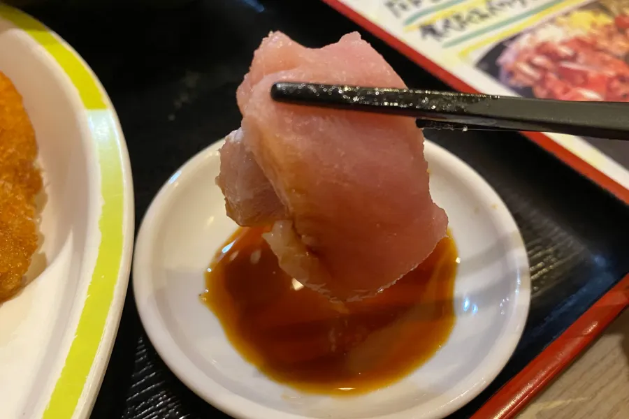 山盛りマグロがドーン！浅草橋「たいこ茶屋」のお刺身食べ放題ランチが、おさかなパラダイスだった_1643350