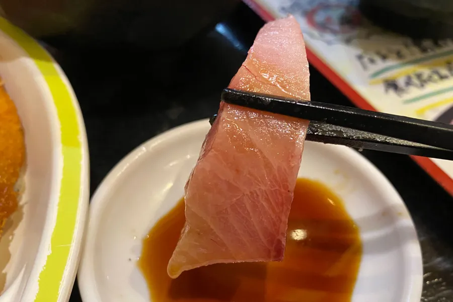山盛りマグロがドーン！浅草橋「たいこ茶屋」のお刺身食べ放題ランチが、おさかなパラダイスだった_1643351