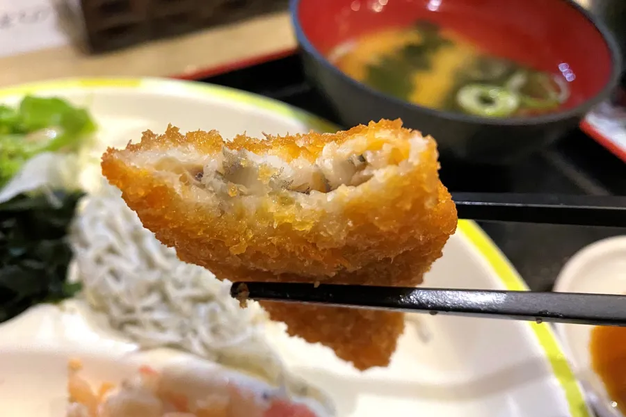 山盛りマグロがドーン！浅草橋「たいこ茶屋」のお刺身食べ放題ランチが、おさかなパラダイスだった_1643352