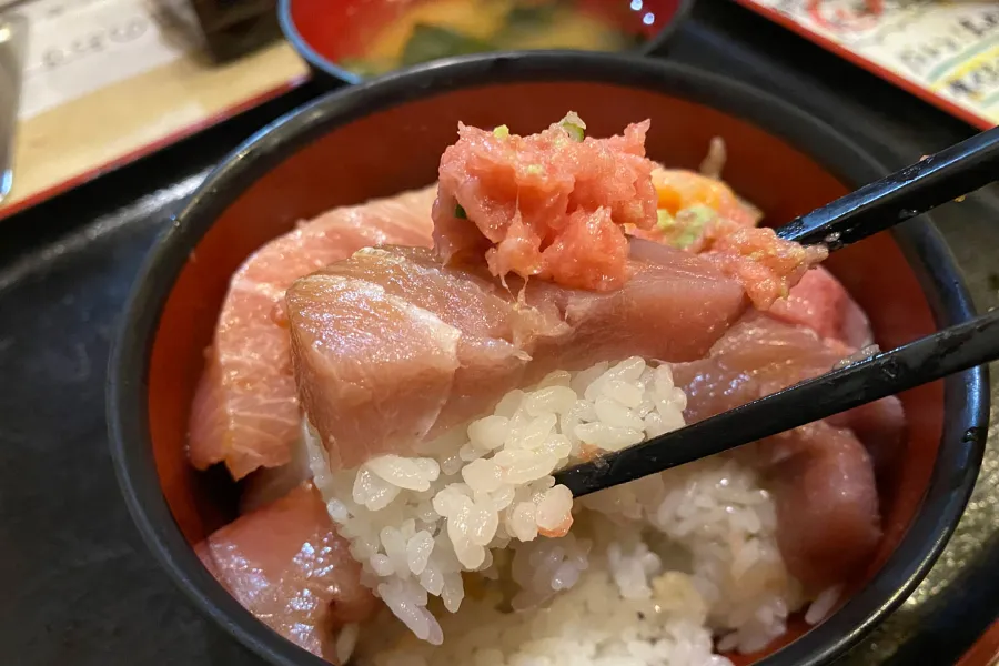 山盛りマグロがドーン!浅草橋「たいこ茶屋」のお刺身食べ放題ランチが、おさかなパラダイスだった_1643354