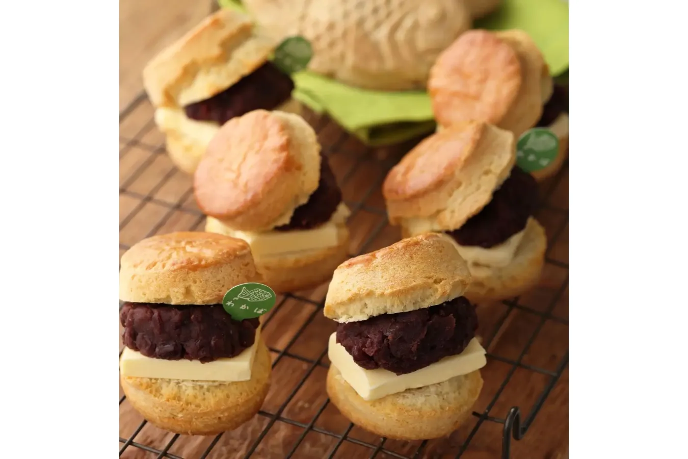 ▲「あんバタースコーンサンド 『たいやき わかば』のあんこ＆フランス産発酵バター」