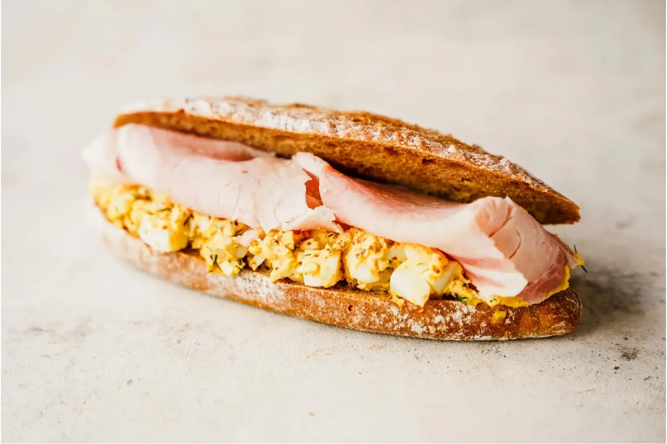 ▲「焙煎玄米ハム＆エッグサンドイッチ」