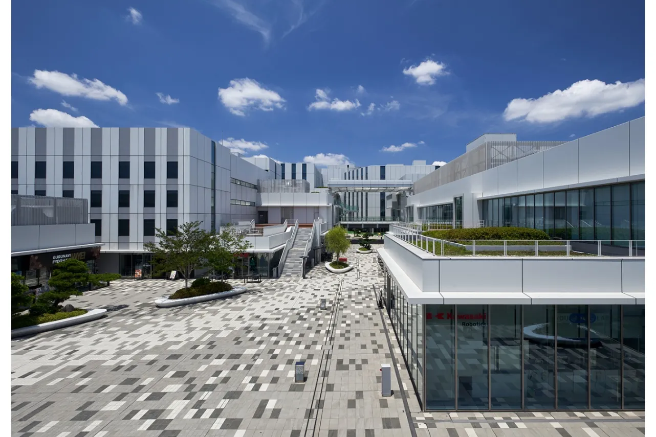 ▲「Innovation Corridor」：約200mに及ぶ各建物を結ぶ来訪者のメイン導線