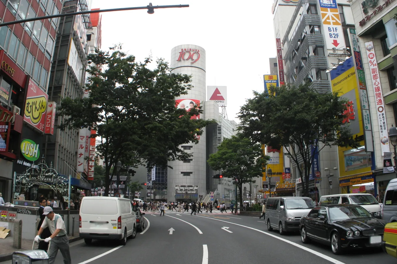 ▲副都心線開通時、2008年の道玄坂（最近は地面の写真ばかり撮っていて、坂全体を写した写真はこれしかありませんでした）