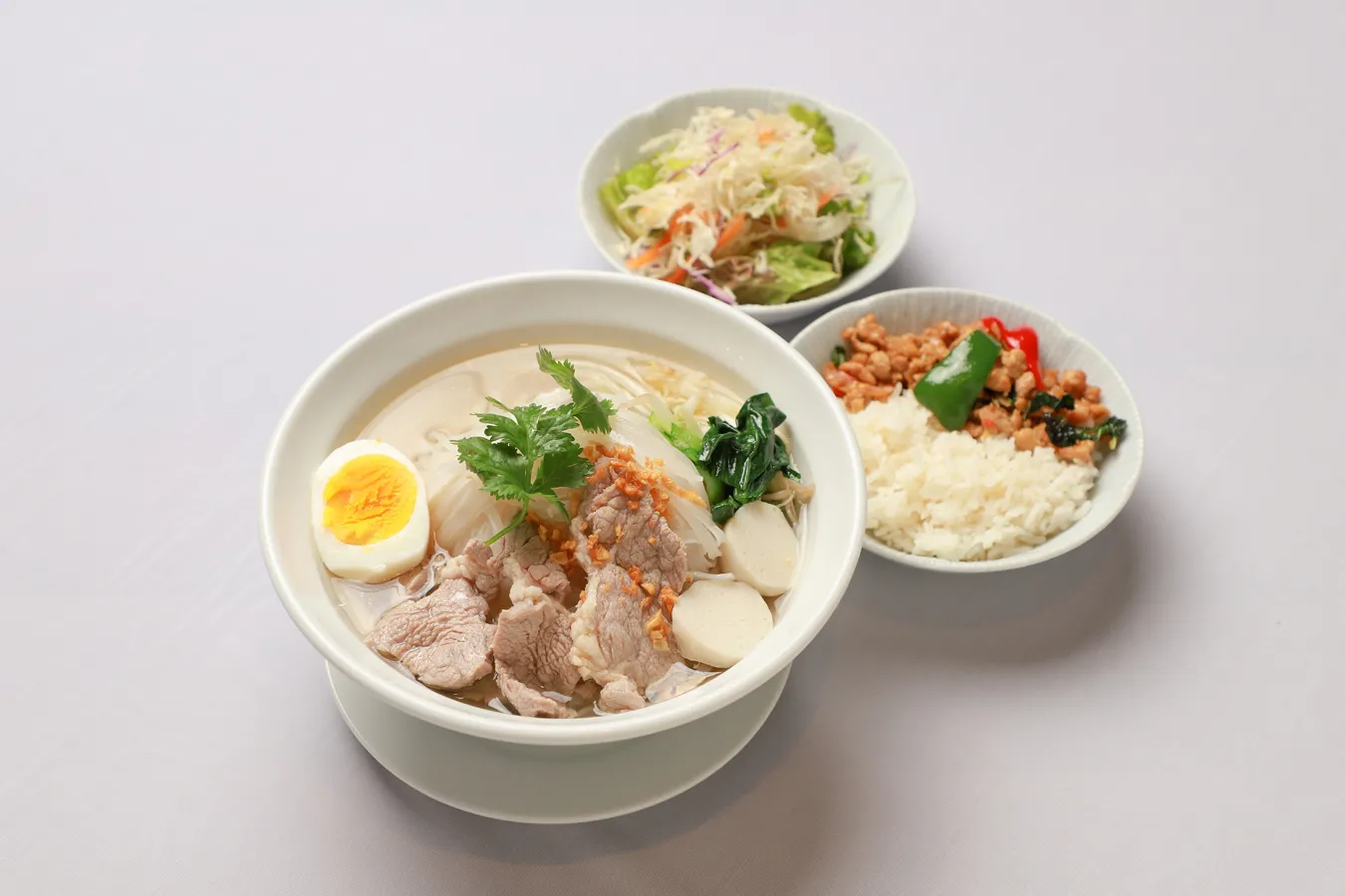 ▲バンコクラーメン（ランチはミニガパオ・サラダ付き）