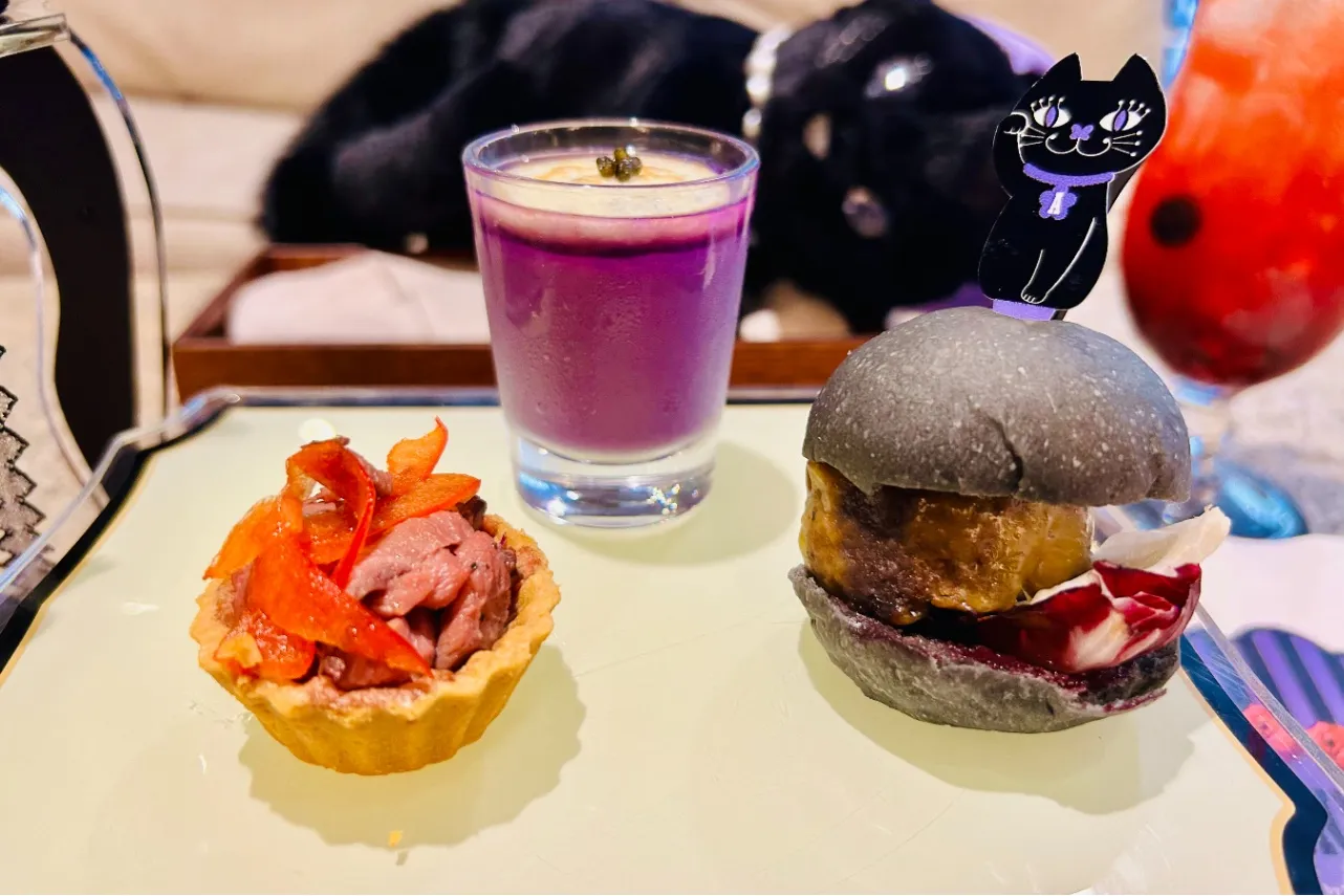 ▲「ファンタジー&ローズ アフタヌーンティー with ANNA SUI」セイボリー3種（撮影：レッツエンジョイ東京編集部）
