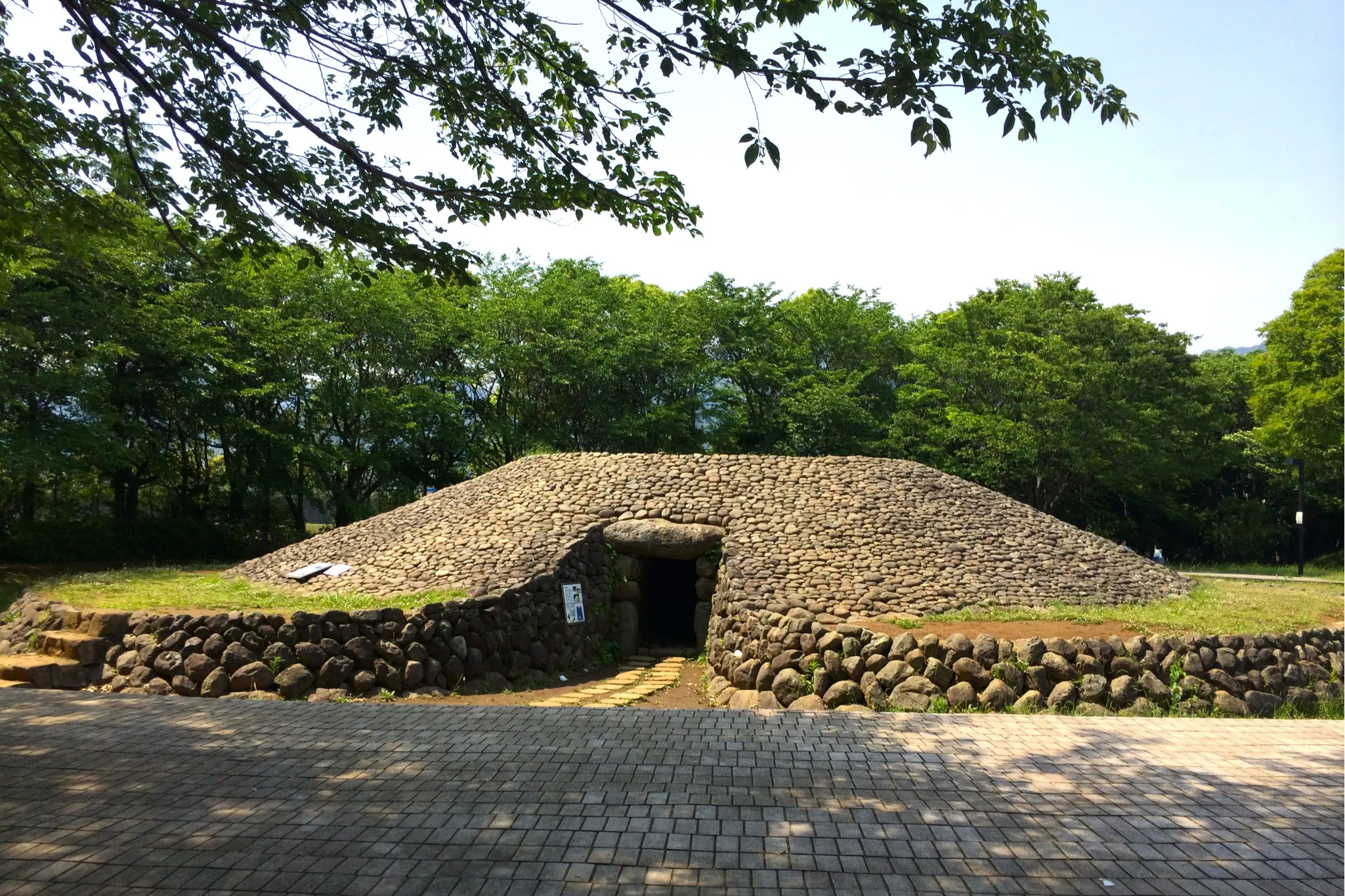 古墳造りの苦労が分かる復原古墳！秦野市「桜土手古墳群」へ