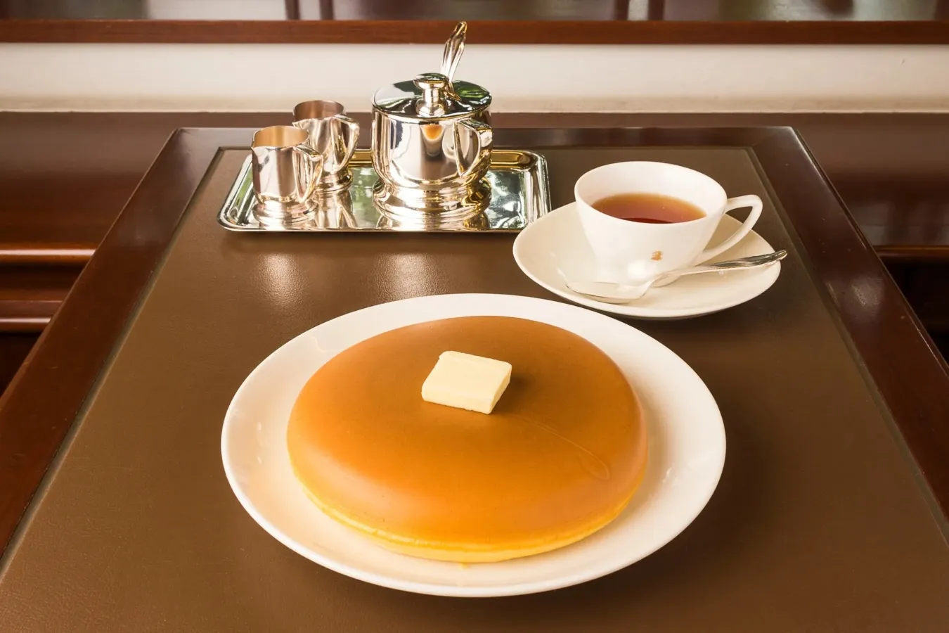 ▲ウエスト青山ガーデン カフェの定番メニュー「ホットケーキ（1枚・お飲み物付）」