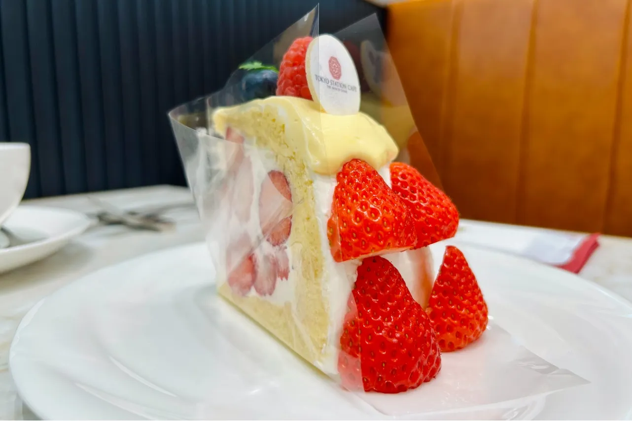 ▲トッピングされたカスタードクリームで八角形天井を表現（撮影：レッツエンジョイ東京編集部）