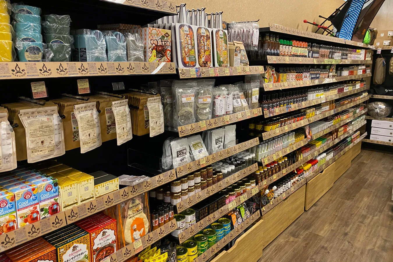 キャンプ飯・スパイス・ギアの専門店「MAX CAMP」新店舗が茅ヶ崎にオープン