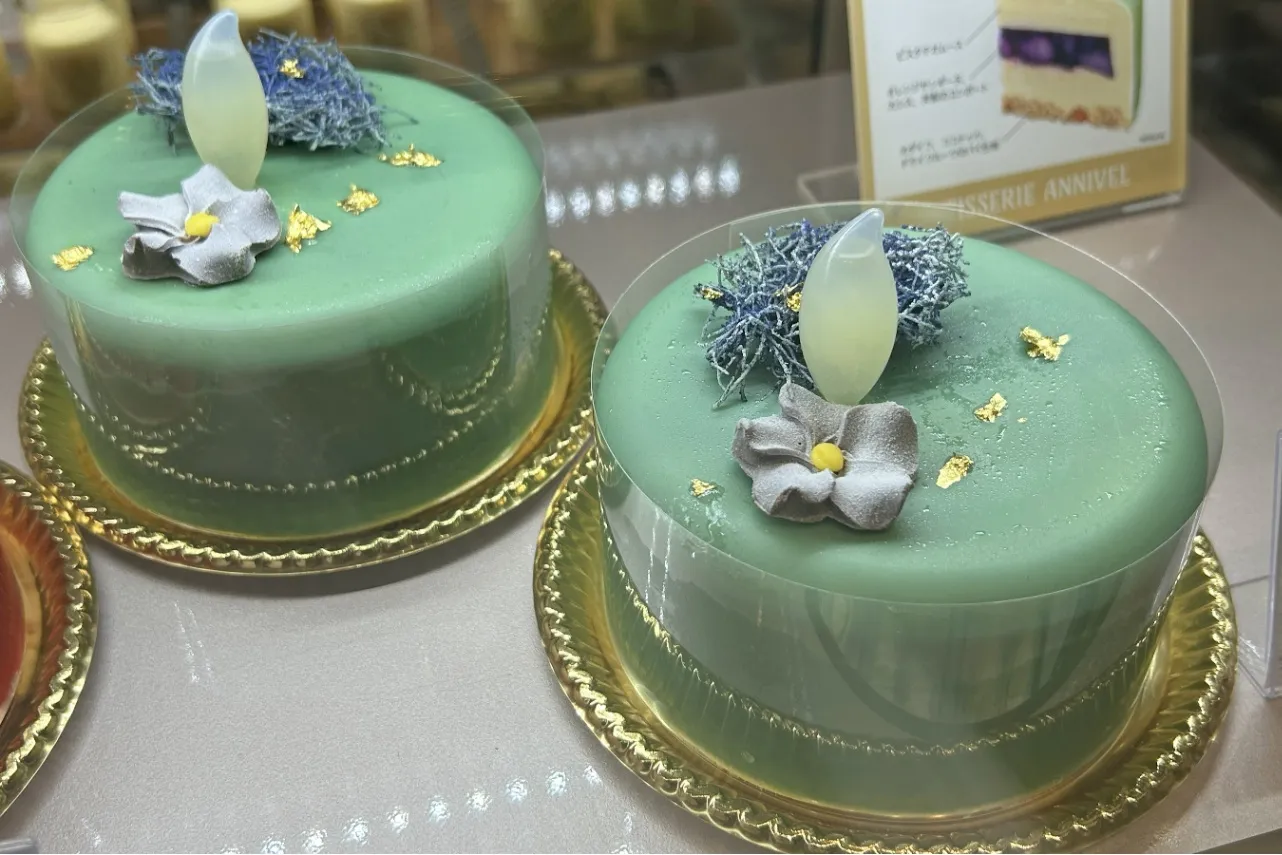 ▲「『アラジン』Deux Coeurs de Neige ハーブ香るピーチのホワイトショコラ・ムース」
