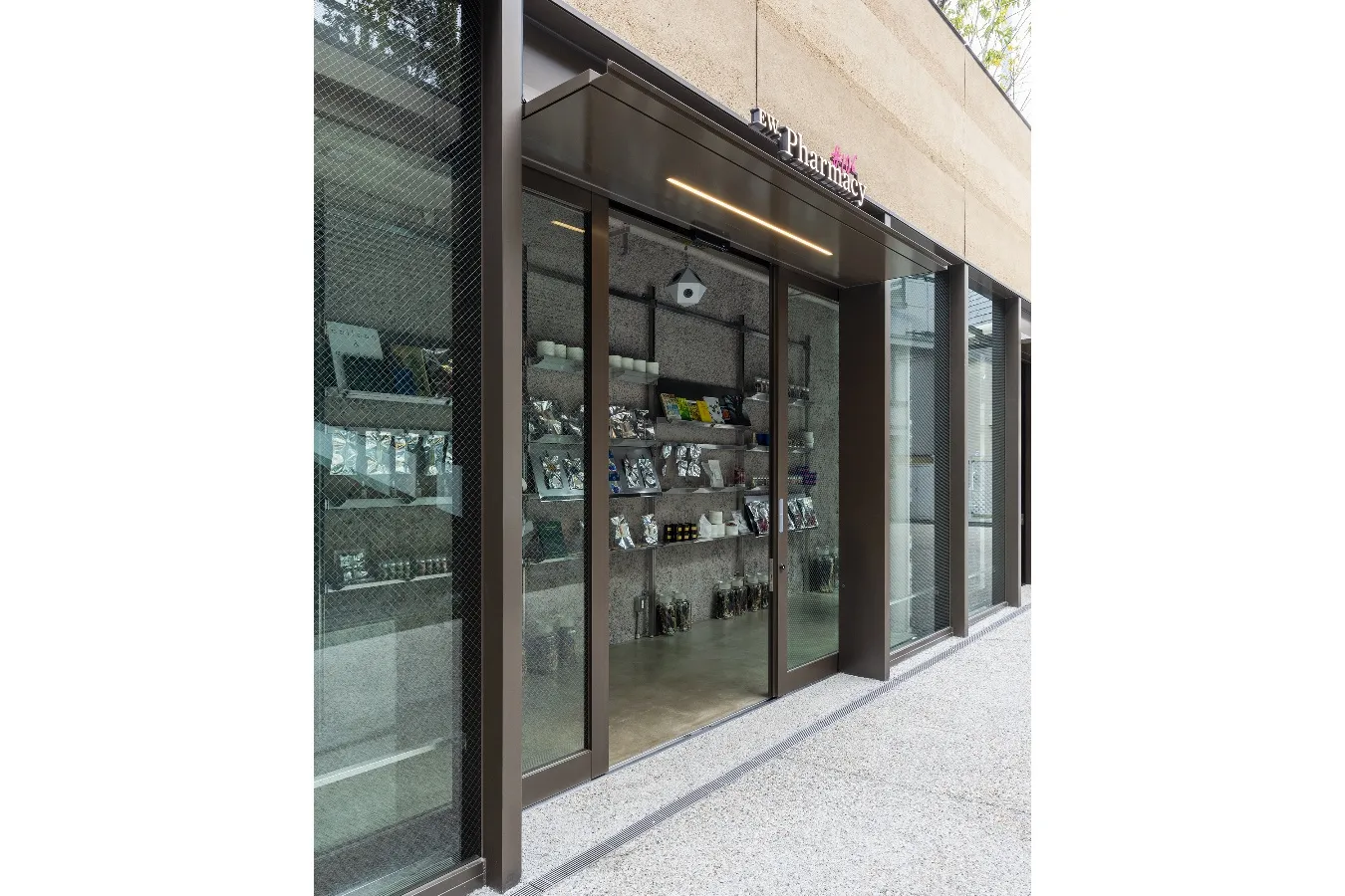 ドライフラワーショップ「EW.Pharmacy #106」が原宿に！ロッキーズマッチャとコラボ_3485547