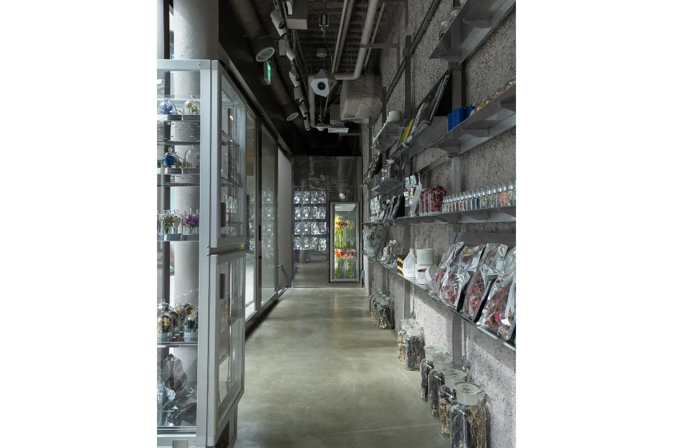 ドライフラワーショップ「EW.Pharmacy #106」が原宿に！ロッキーズマッチャとコラボ_3485548