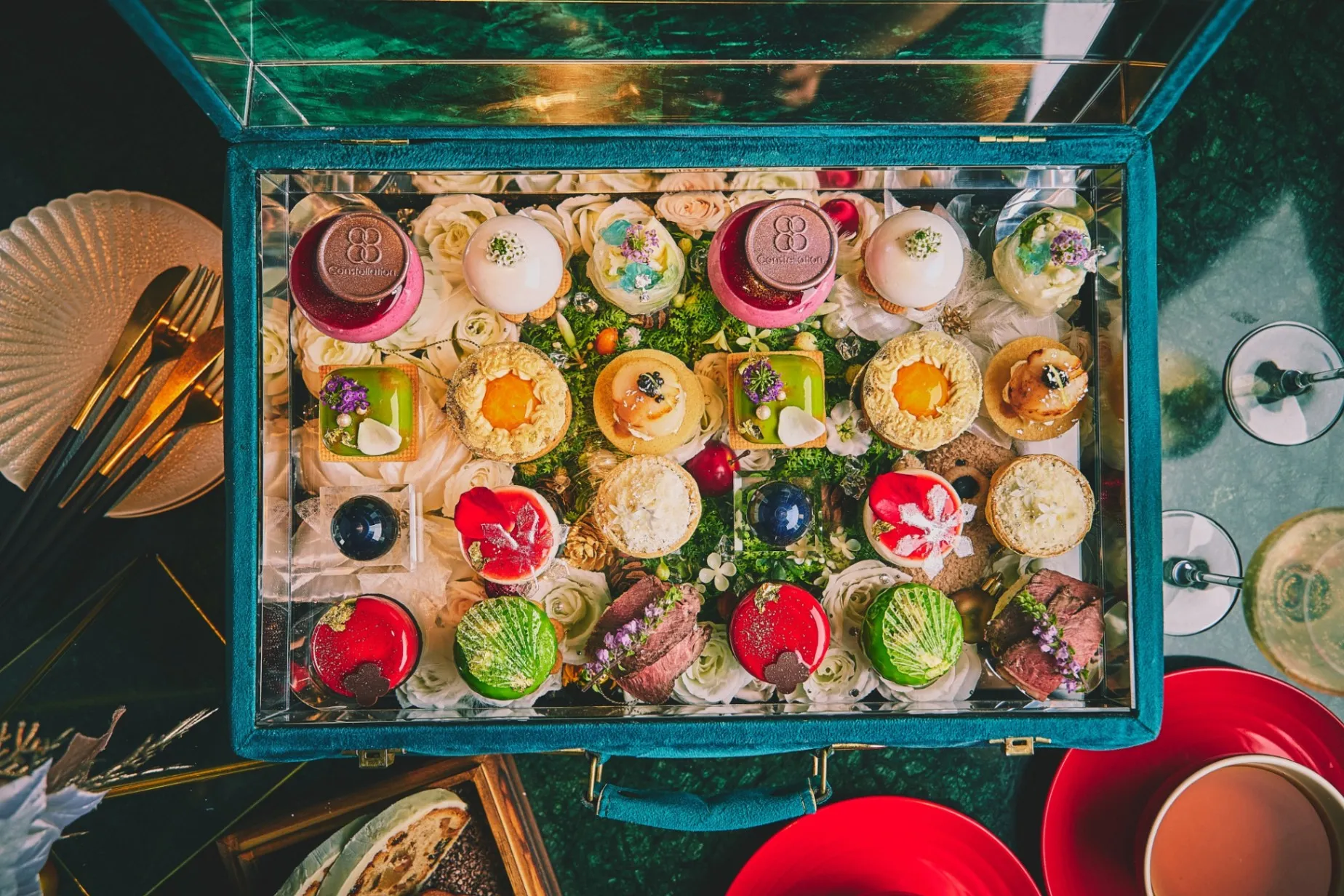 “誕生石”がテーマのアフタヌーンティー！横浜のパフェバー「コンステレーション」より