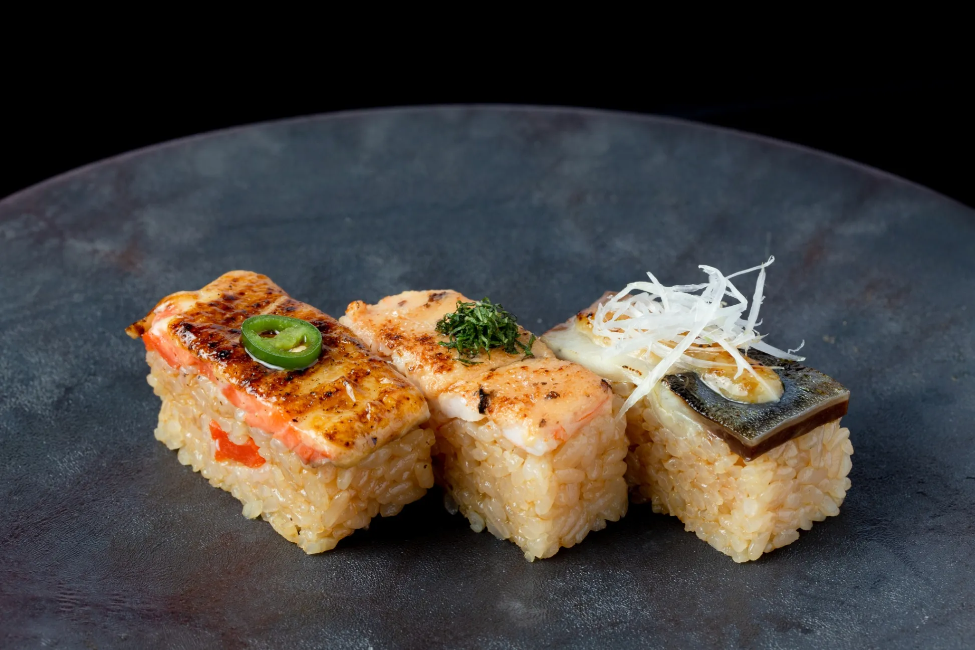 カナダ生まれのグローバル鮨レストラン「Aburi TORA」豊洲に新店オープン