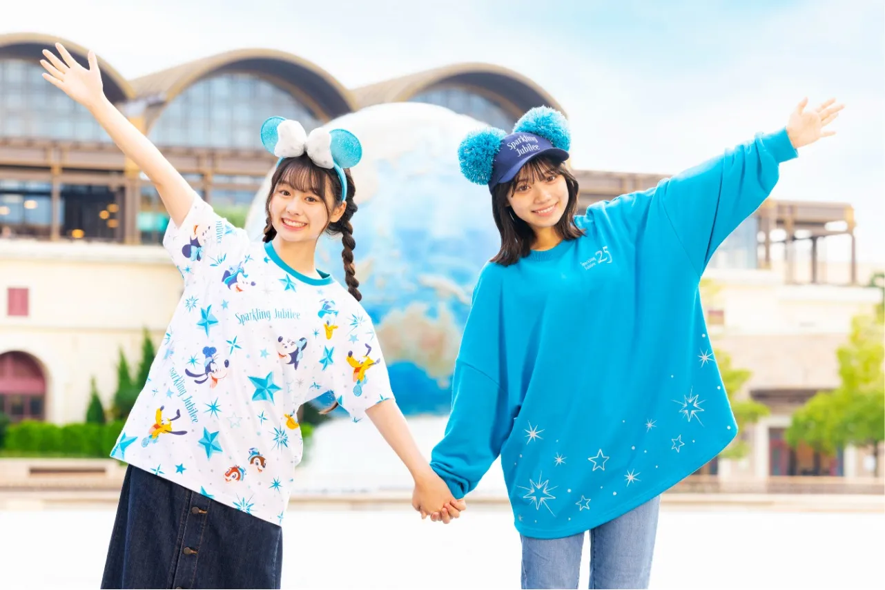 ▲「カチューシャ」(各2,400円~)、「Tシャツ」(各2,700円~)、「トレーナー」(6,000円(C)Disney