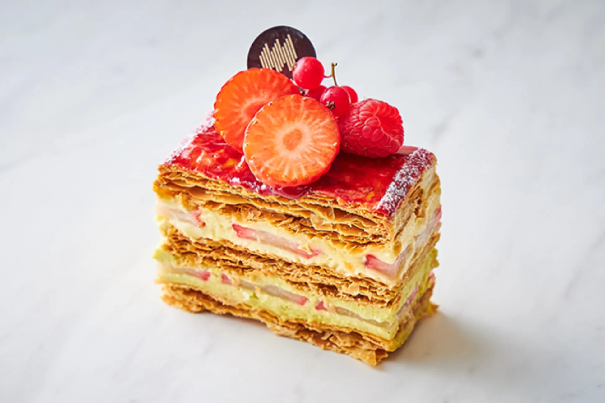 池袋「ホテルメトロポリタン」より新作の苺スイーツ登場！“あまおう”を使ったケーキも