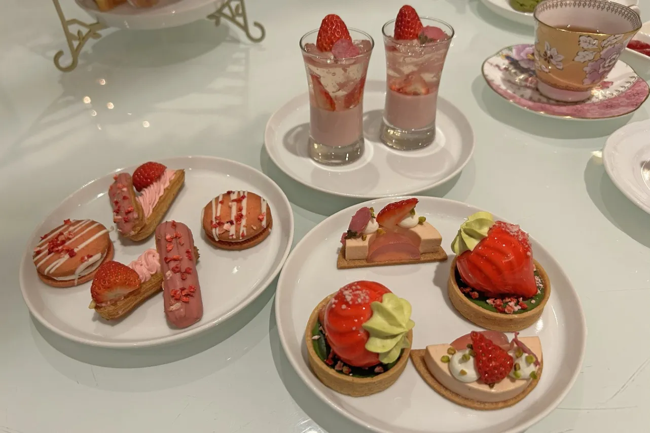 ▲春らしい華やかなスイーツが勢ぞろい！（撮影：レッツエンジョイ東京編集部）