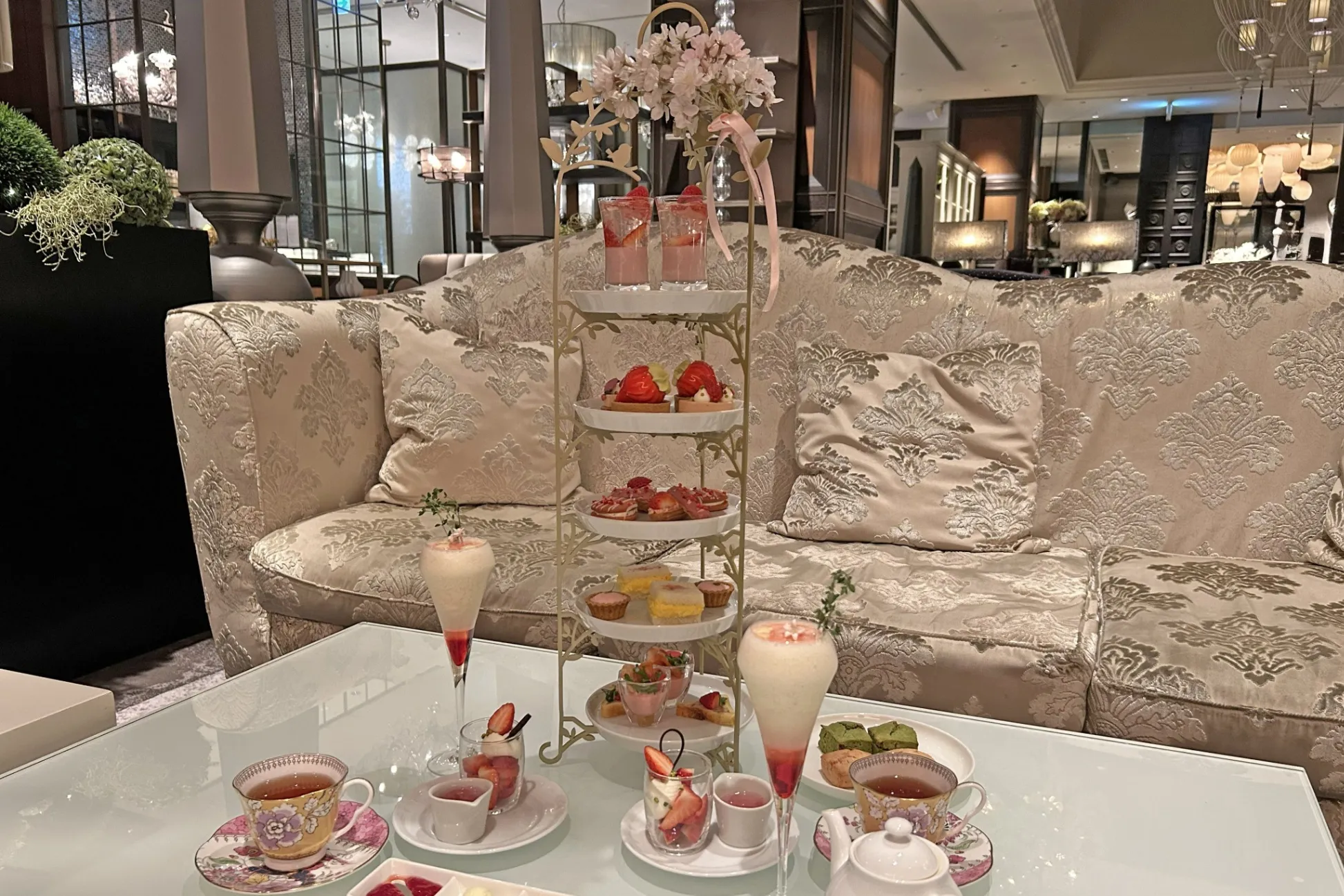 いちご×桜”の春色アフタヌーンティーを実食レポ！【ホテル インター