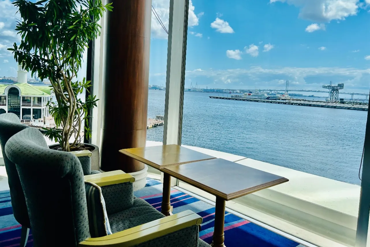 ▲大きな窓からは横浜港を一望！