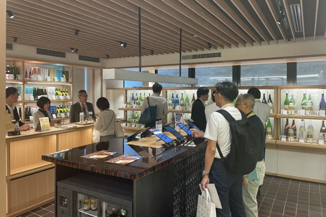 ▲「新潟清酒・THE SAKE Stand」（撮影：レッツエンジョイ東京編集部）